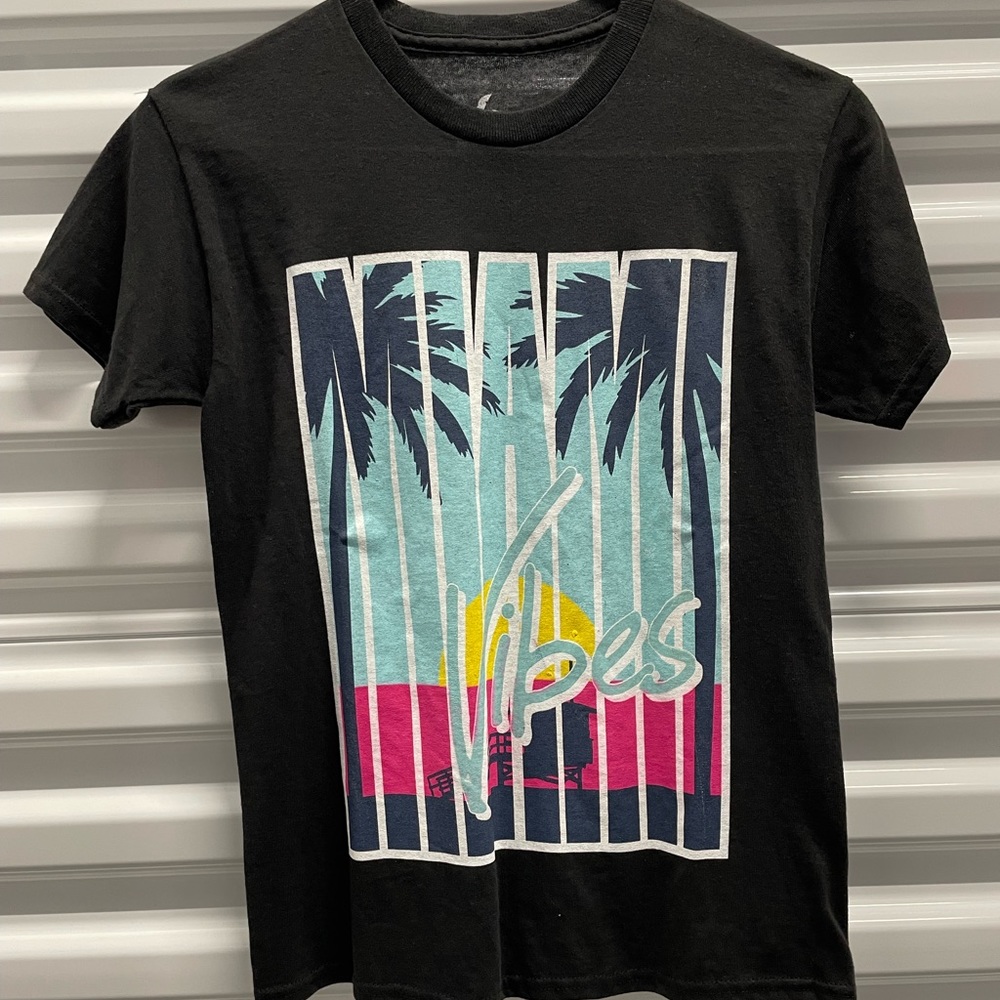 New with tags black Miami screen print shirt Mens medium
